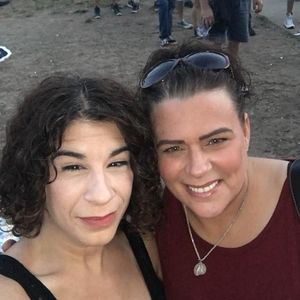 Meet your Posher, Dee dee